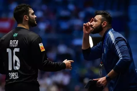  رسميًا.. الزمالك يتعاقد مع مدرب حراس يد البرازيل السابق